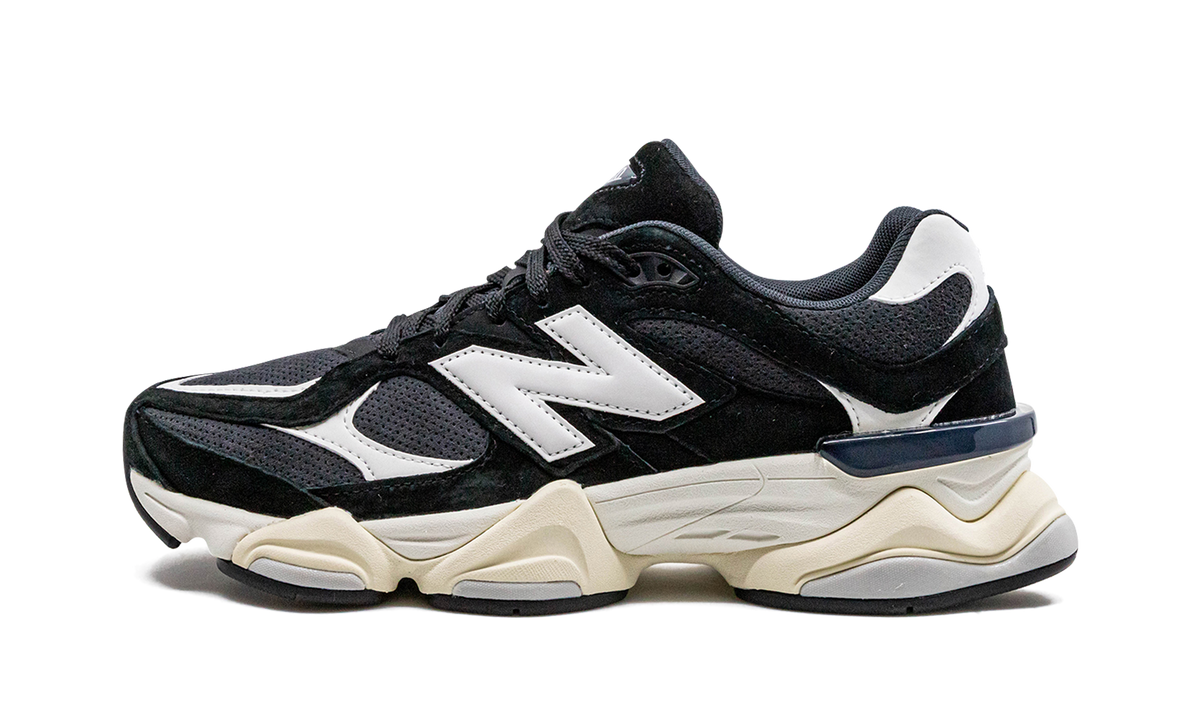 9060 "Black / White" U9060AAA