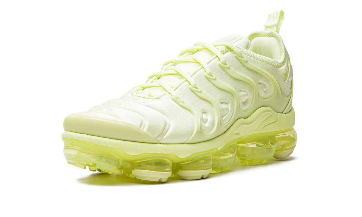 AIR VAPORMAX PLUS WMNS DJ3023 700