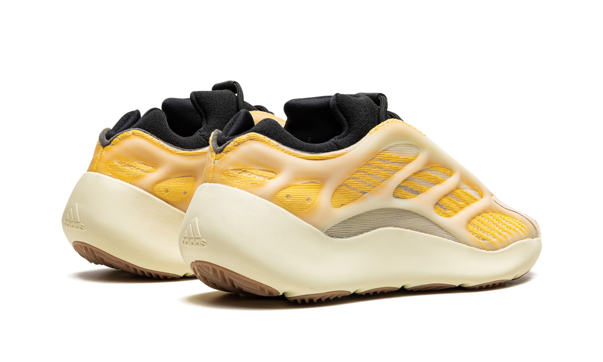 Yeezy 700 V3 "Mono Safflower" HP5425