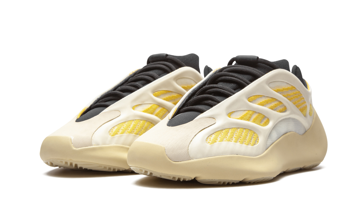 Yeezy 700 V3 "Safflower" G54853