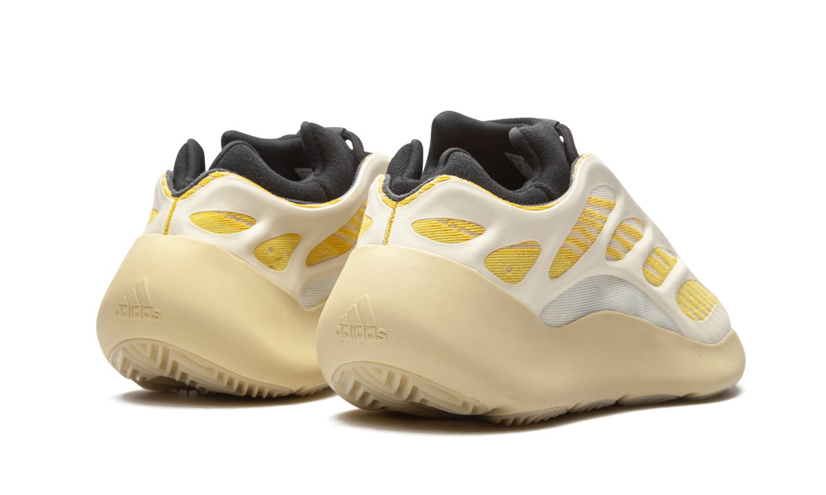 Yeezy 700 V3 "Safflower" G54853