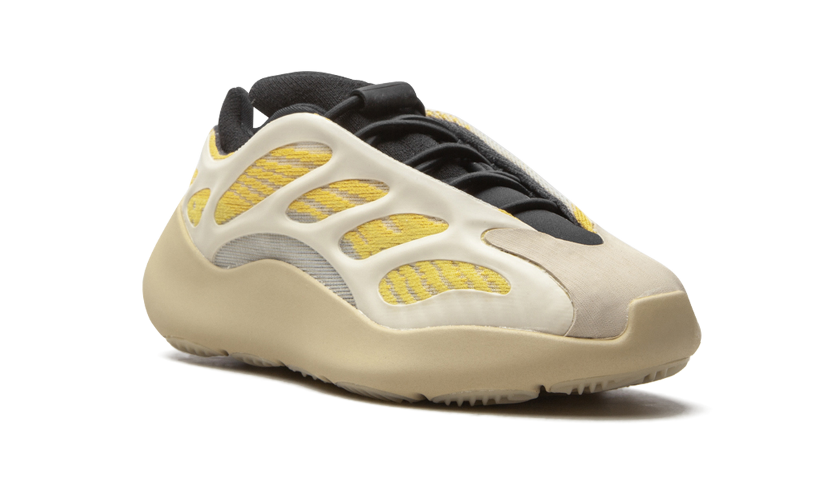 Yeezy 700 V3 "Safflower" G54854