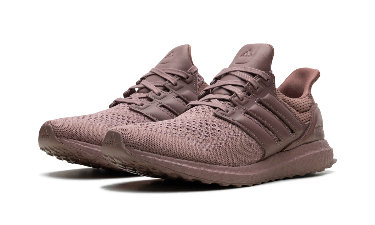 ULTRABOOST 1.0 WMNS "Wonder Oxide" GY9903