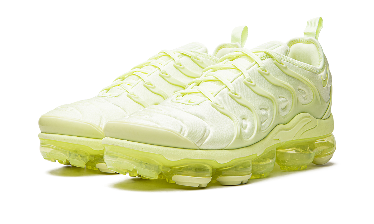 AIR VAPORMAX PLUS WMNS DJ3023 700
