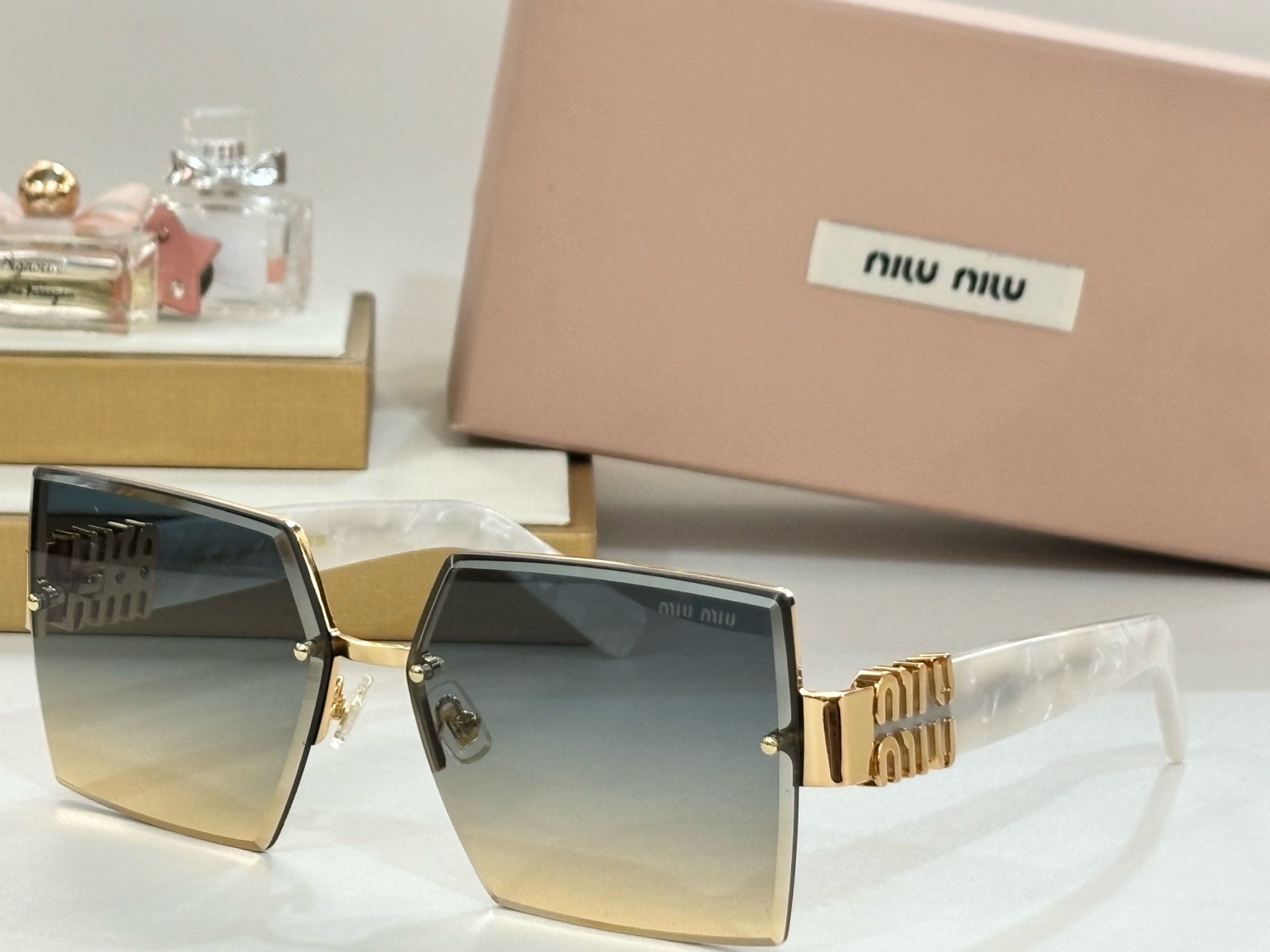 LOGO SQUARE SUNGLASSES MU117AV IN ACETATE