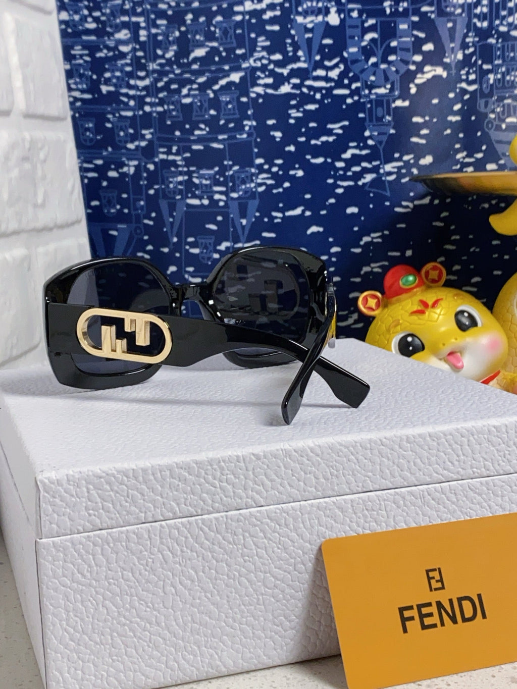 OVERSIZES FF DIAMONDS SQUARE SUNGLASSES 563315 IN ACETATE