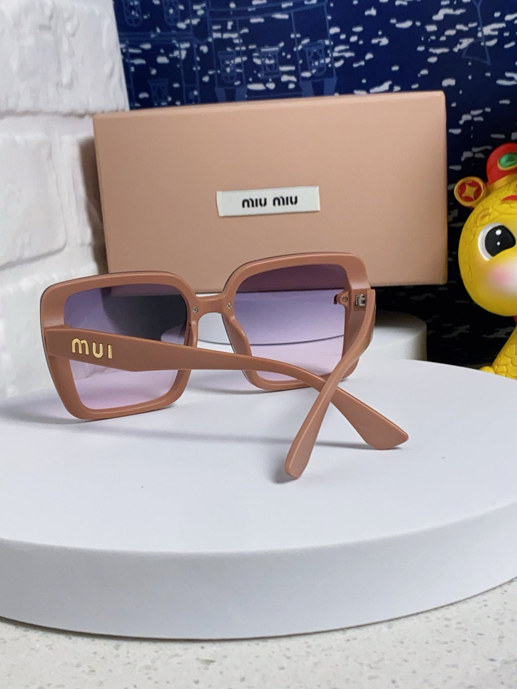 RUNWAY SQUARE SUNGLASSES 563198 IN TAN ROSE ACETATE
