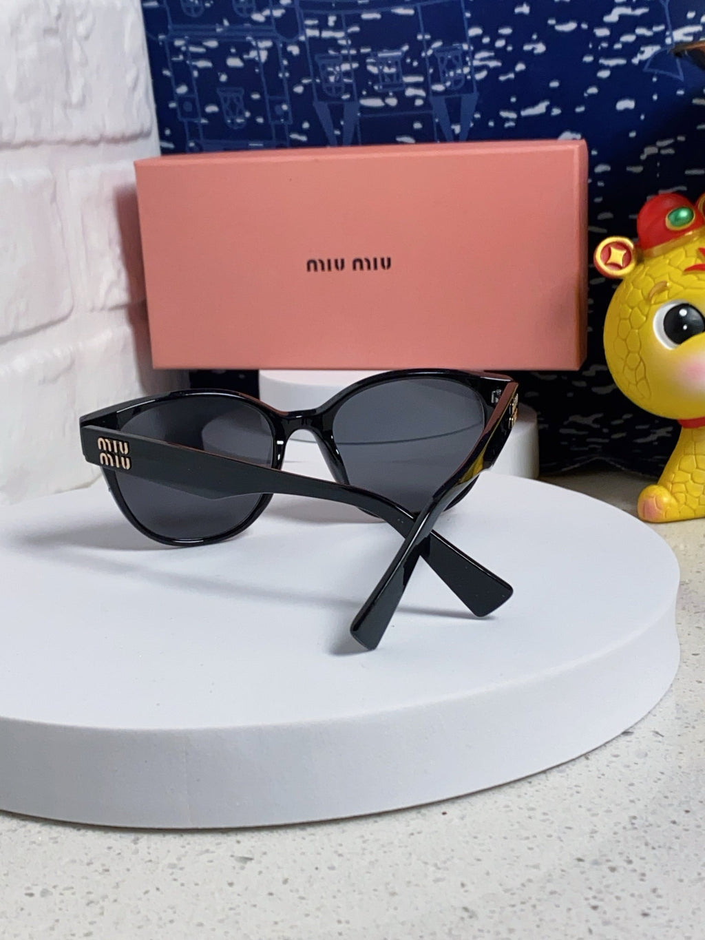 RUNWAY SUNGLASSES 567505 IN BLACK ACETATE BLACK LENSES