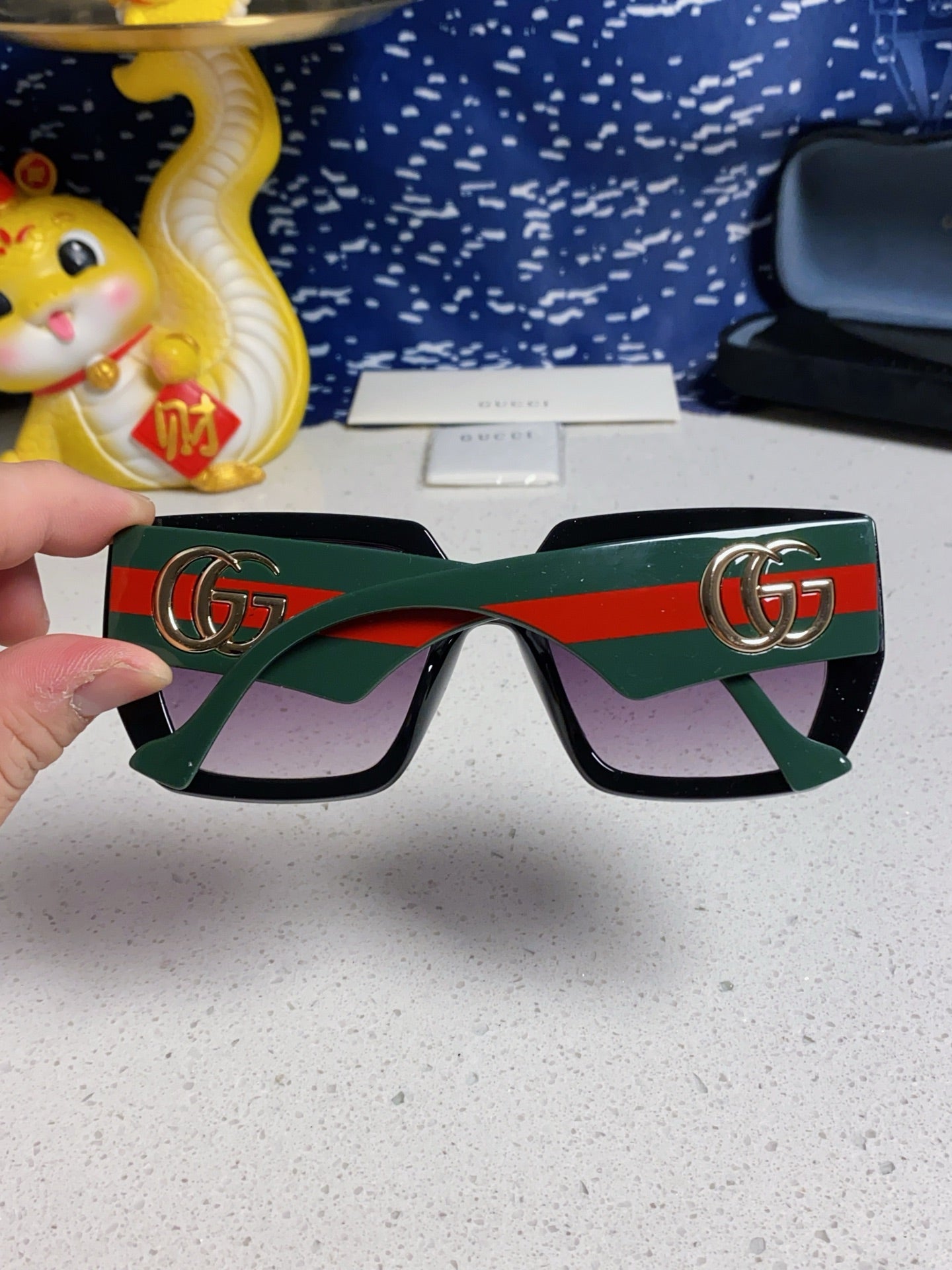 SQUARE FRAME SUNGLASSES 573303 IN ACETATE EMBOSSED LOGO