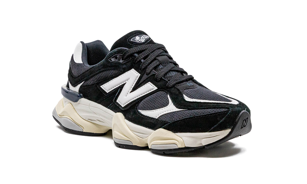 9060 "Black / White" U9060AAA